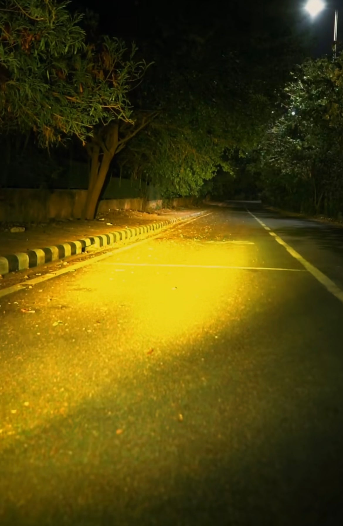 HJG 7 LED Round ( DIMMERSTAT )White Fog Light With Yellow Cap (70W) With Wiring Kit Harness And Switch Spot Driving Lamp Universal for Car, Bike and Motorcycle (set of 2) - PREMIUM