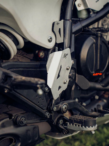 KTM Adventure 390 (2025 model)/ 250 ADV/390 ADV R/390 ADV X+/390 ADV S 2025 TITAN MASTERCYLINDER GUARD SILVER| LEGUNDARY CUSTOMS