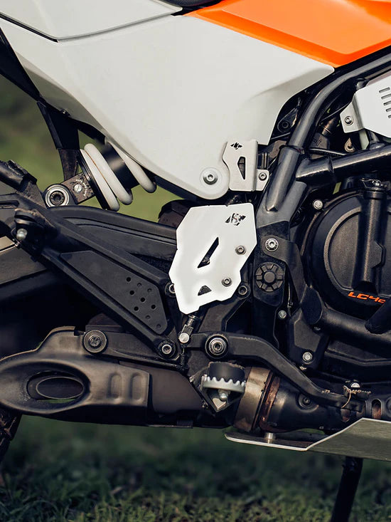 KTM Adventure 390 (2025 model)/ 250 ADV/390 ADV R/390 ADV X+/390 ADV S 2025 TITAN MASTERCYLINDER GUARD SILVER| LEGUNDARY CUSTOMS