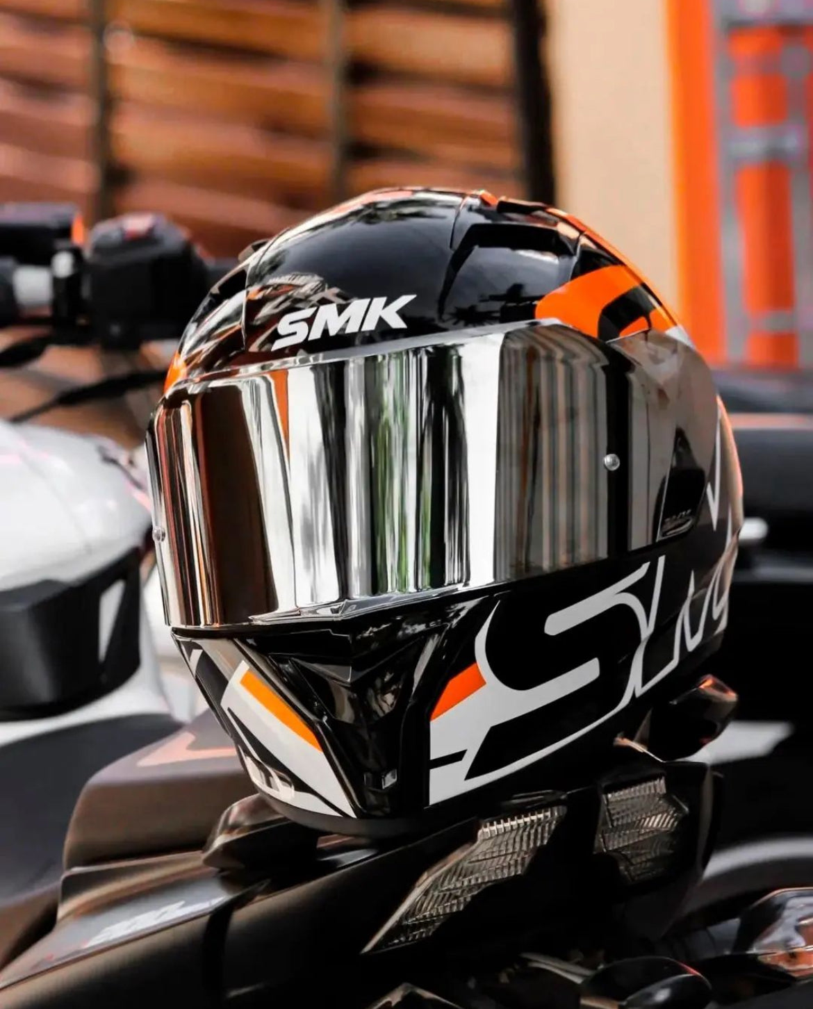 SMK STELLAR SPORTS GRAPHICS BLACK WHITE ORANGE GL217  HELMET helmet highlight 