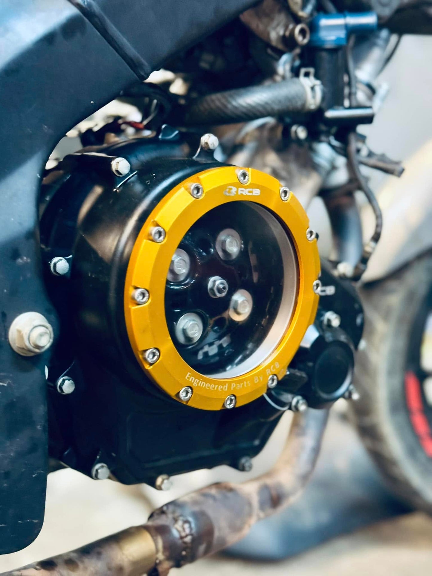 R15 v3 / MT 15 engine cover w/o kick starter 01E0010G- RCB ( RACING BOY CORPORATION ) - GOLD