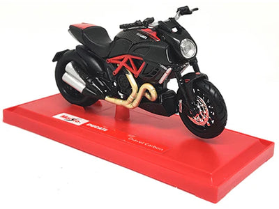 Maisto Ducati Diavel Carbon 1/18 - collectible scale model motorcycle