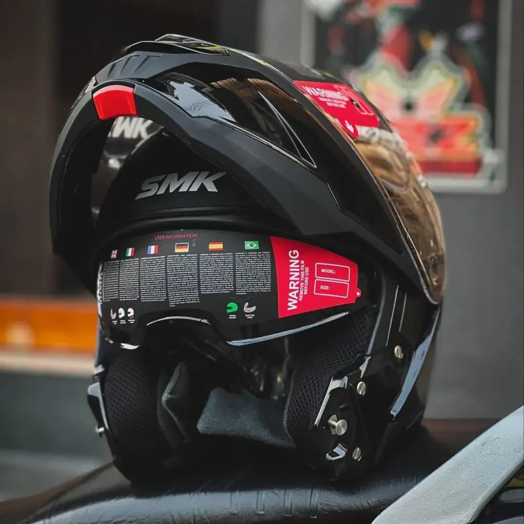 SMK Helmets - Gullwing Solid - Gloss black- Dual Visor Flip Up Helmet (GL200) helmet highlight 