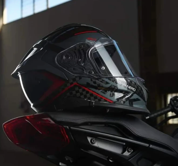 SMK Titan Carbon | Nero Gloss Black Grey Red | (GL263) Helmet helmet highlight 